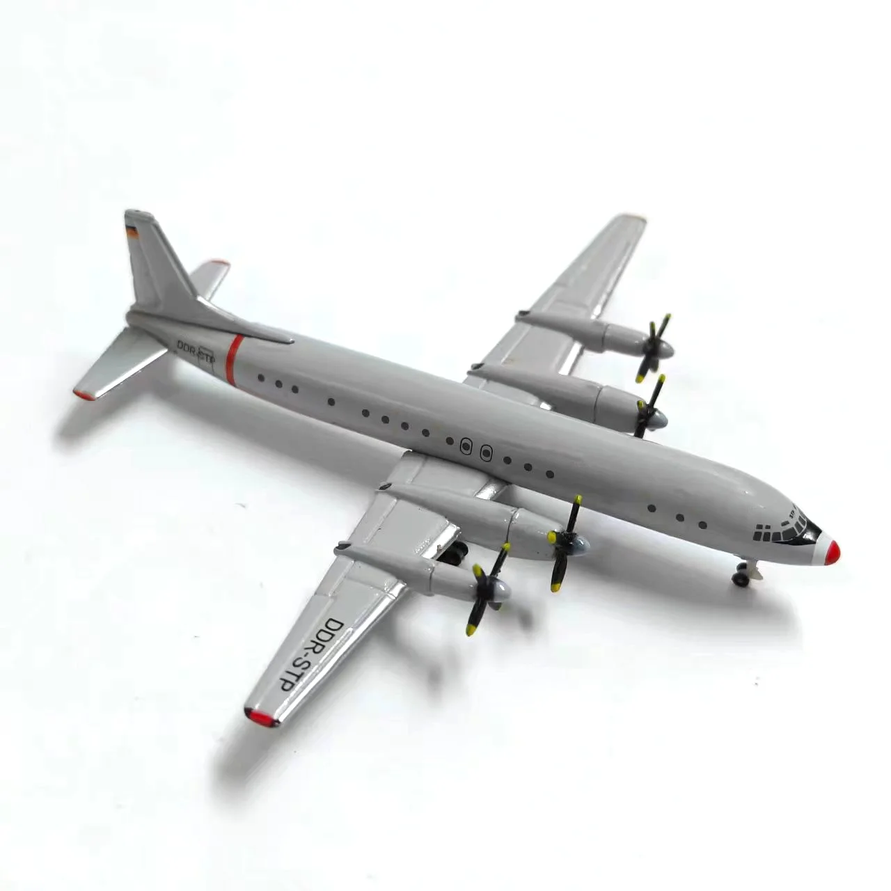 Diecast 1/500 Scale Ilyushin IL-18 Aviation Aircraft Ornament Simulation Adults Fun Alloy Finished Souvenir Collection Gift