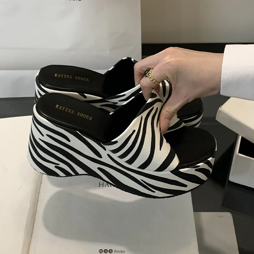 النساء صنادل أرضية أسافين الكعوب النعال ليوبارد الشريحة جولة المفتوحة تو الانزلاق على الصيف صنادل شاطئ البغال الأحذية