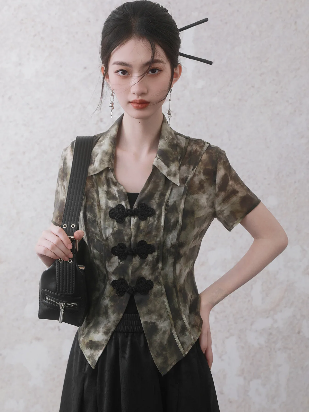 

Новая китайская легкая футболка с принтом и пуговицами, с воротником-стойкой, стандартной длины