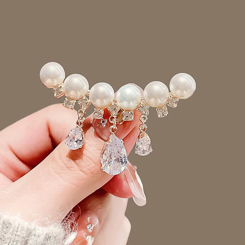 New··Elegant White Crystal Pearl Brooches For Women Girls Luxury Gold Color Waterdrop Rhinestones Tassel Brooch Pins
