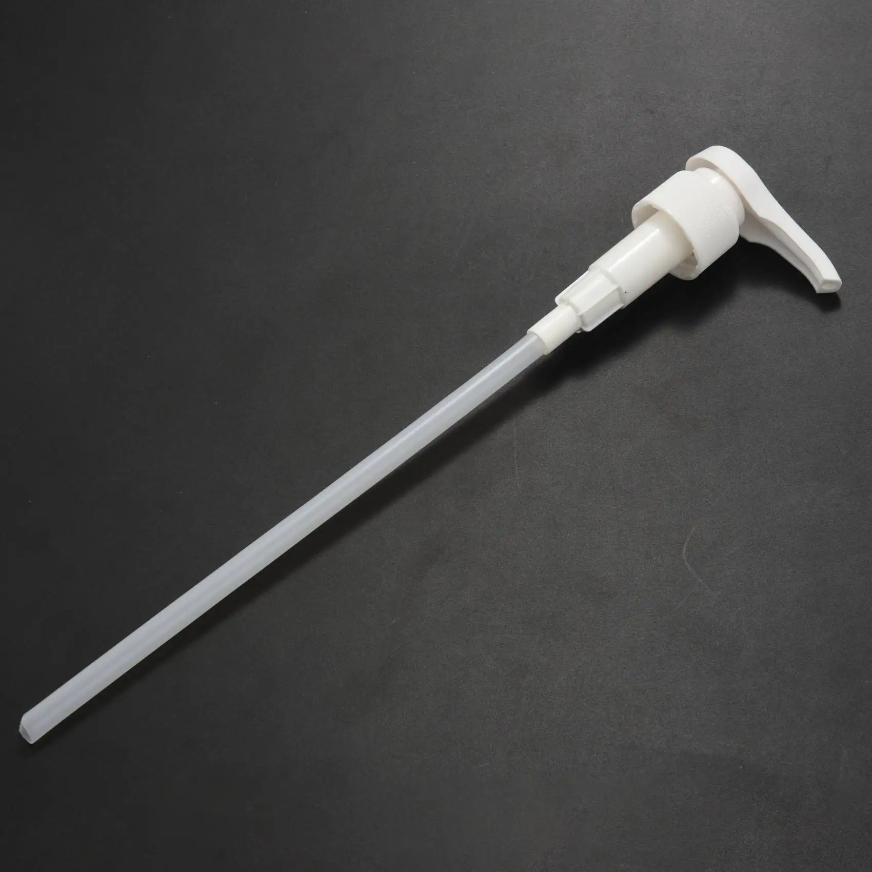 

Universal Shampoo/Conditioner Pump For Bottle, 1 L/33.8 Oz., Piece 2-B61B