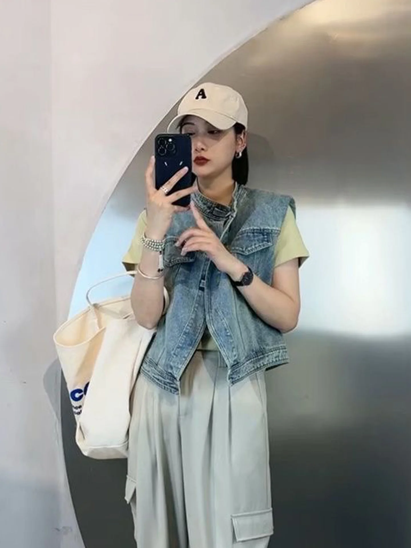 Slimming Effect Vintage Chinese Style Women's Denim Vest Summer New Arrival Button Detail Breathable Short Length Outerwear