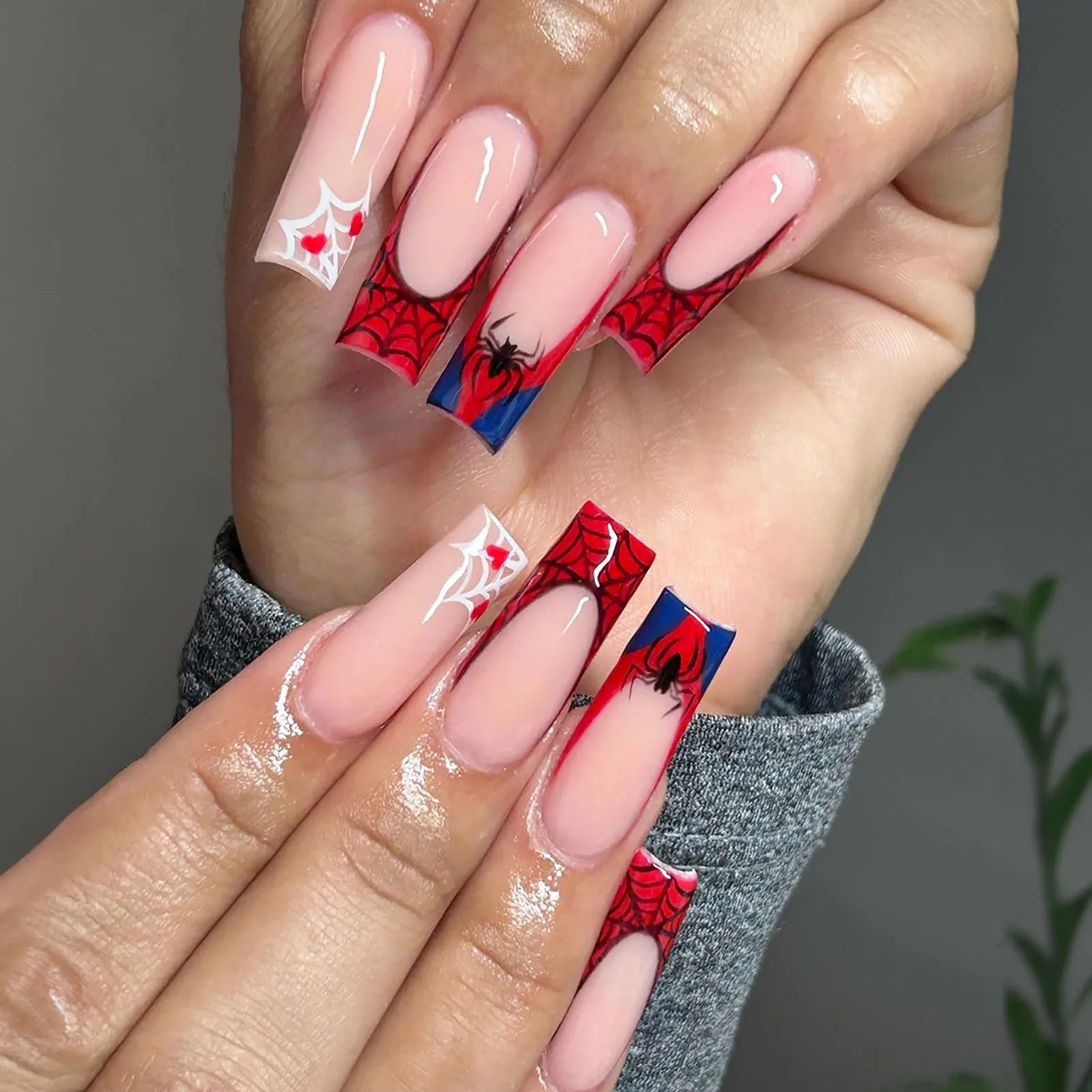 24 Stück Press-on-Nägel mit Spinnennetz-Muster aus Kunstharz für Halloween-Party, gruselige künstliche Nagelspitzen, lange Maniküre für Frauen und Mädchen