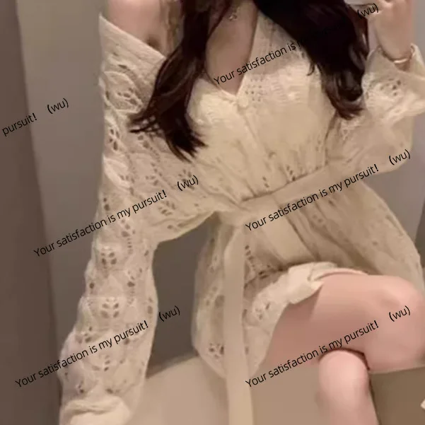 Kardigan rajutan wanita model longgar bergaya retro Jepang dengan detail lubang-lubang dan tali di pinggang