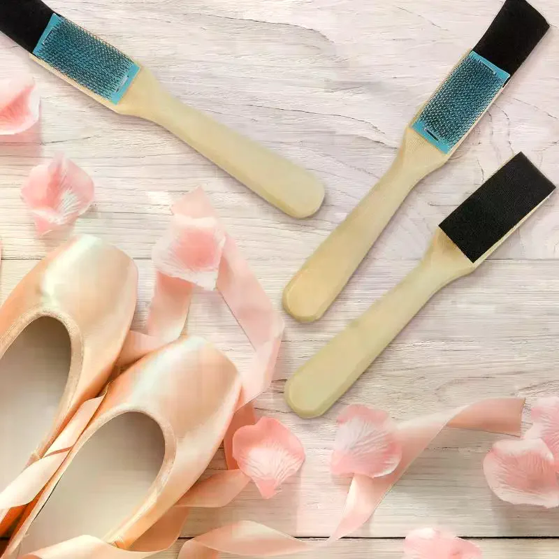 

Щетка для обуви с деревянной ручкой и замшевой подошвой, с защитным чехлом, головка из нержавеющей стали, для чистки танцевальной обуви, прочная и практичная