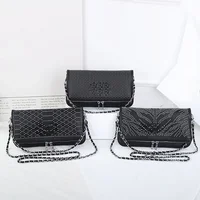 Bolso de diseño de lujo a la moda, bolso cruzado para mujer, nuevo bolso de ala para mujer, mochila clásica negra de un solo hombro para exteriores