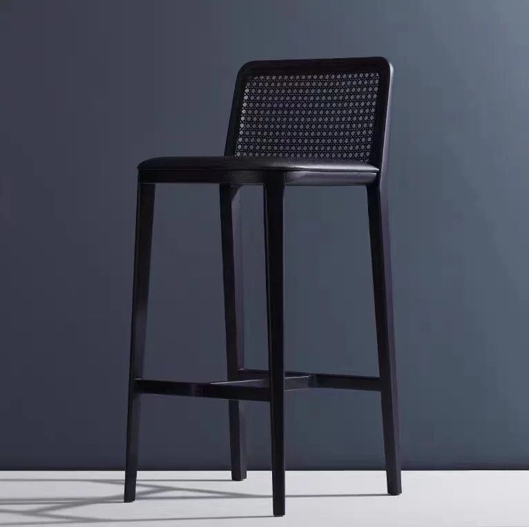 제조 공급 모던 애쉬 우드 바 스툴 솔리드 우드 프레임 독점적인 거실 바 의자 라탄 시트 포함