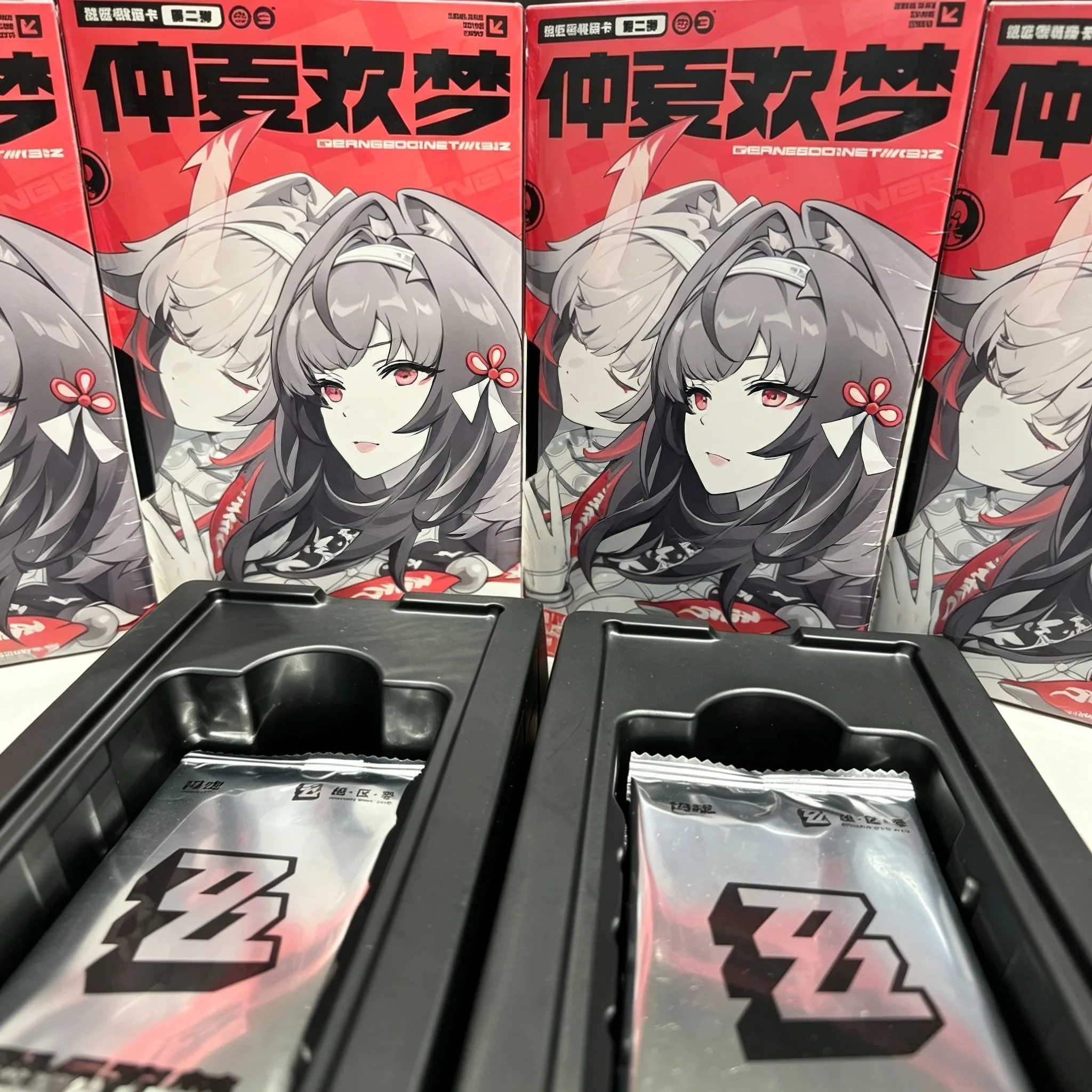 В наличии: Коллекционные карточки Zenless Zone Zero из серии 