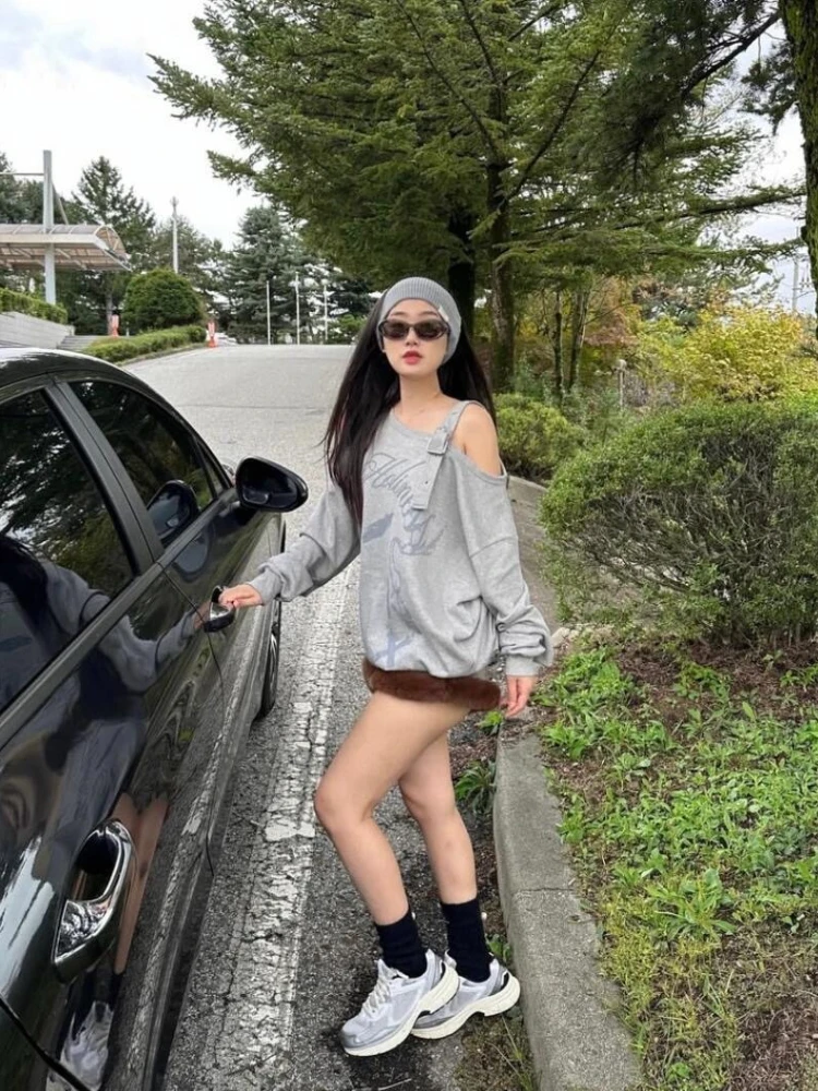 بلوزات كلاسيكية للسيدات مطبوع عليها حروف وأكمام طويلة فضفاضة كبيرة الحجم Y2k بدون أكتاف وأربطة مع قلنسوة غير رسمية 2025 ملابس الشارع