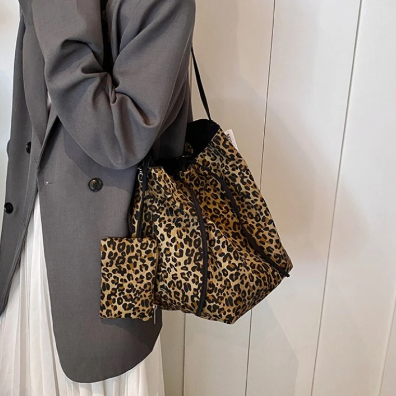 Fashion Simplicity Nylon Leopard Print Design Women‘s Shoulder Bags 2024 High Quality Versatile Reversible Back Ladies Handbags