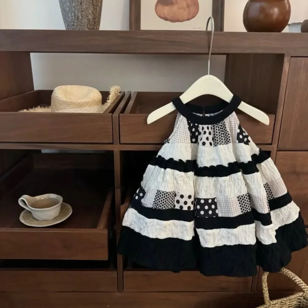 Schwarz-weißes gepunktetes Patchwork, modisches Prinzessinnenkleid mit hängendem Hals, koreanische Version, Sommerkleidung für Kinder im Alter von 3–7 Jahren
