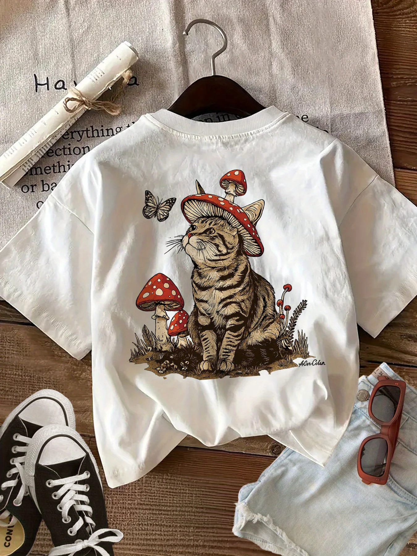 [Front and Back Double Image] Summer Retro Style Double-Sided Printed Short Sleeve Round Neck T-Shirt, Patterns Include Frogs, Flowers, and Mushrooms