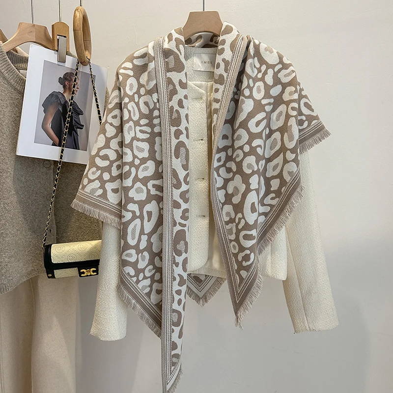 新しいファッションの冬用スカーフ（女性用） - レオパード柄のフェイクカシミア素材、厚手で柔らかいパシュミナ風スカーフ、暖かい女性用ショール