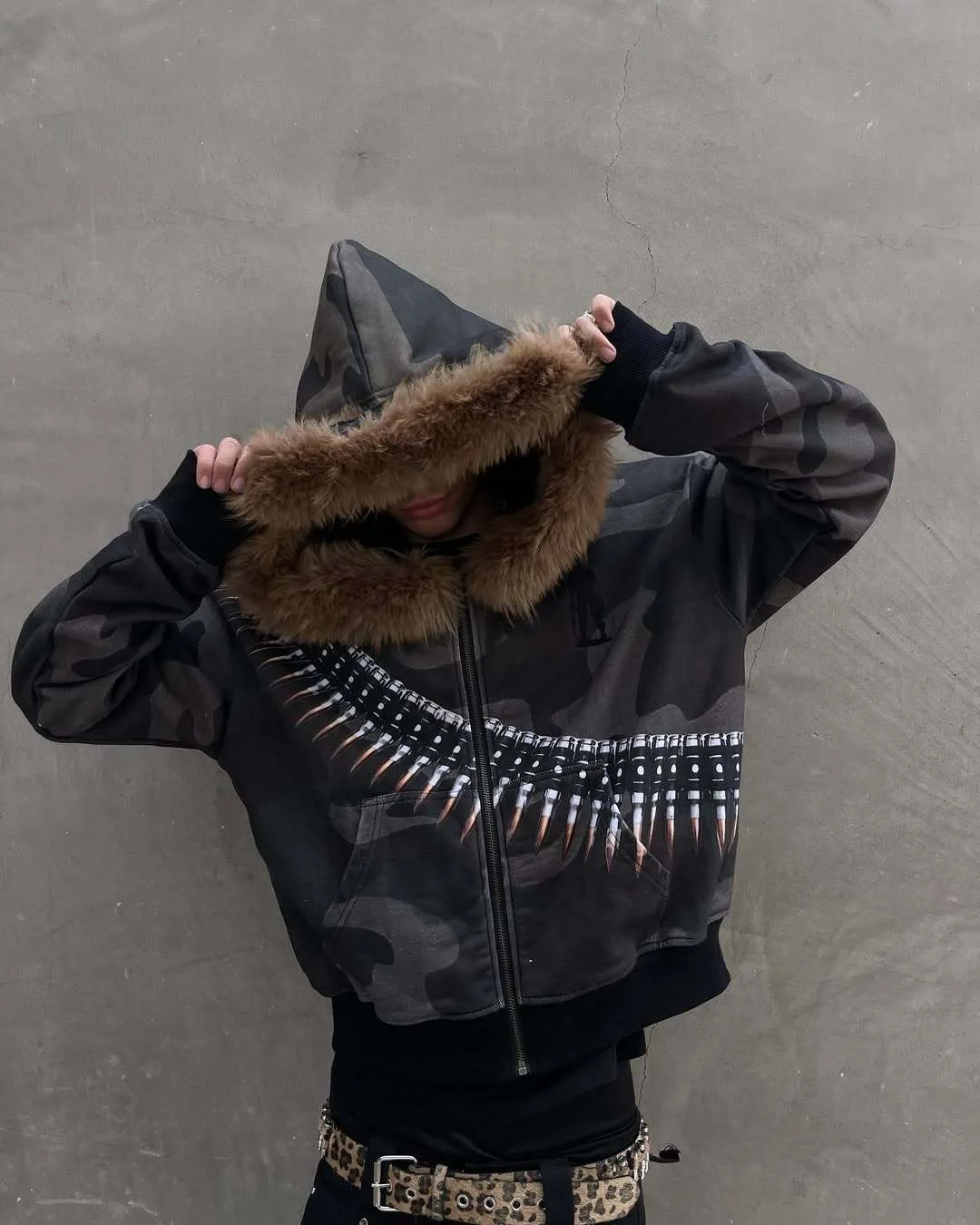 

Осенне-зимняя новая мужская толстовка на молнии с капюшоном. Простая, универсальная, модная, толстая и теплая для ежедневного использования.