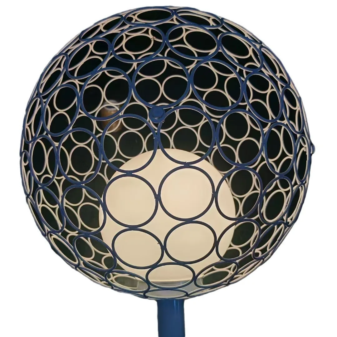Outdoor wrought iron hollow ball dandelion lanterns, courtyard lawns, garden landscape decorations, park squares, beautiful disp