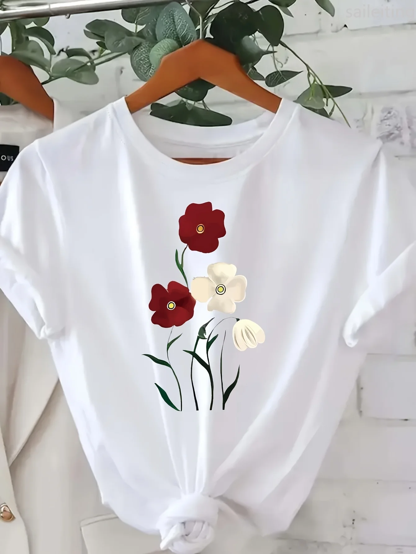 Comfortable and Casual Short Sleeved Round Neck Suitable for Daily Wear and Fashion Matching Ladies' Red Rose Pattern T-shirt