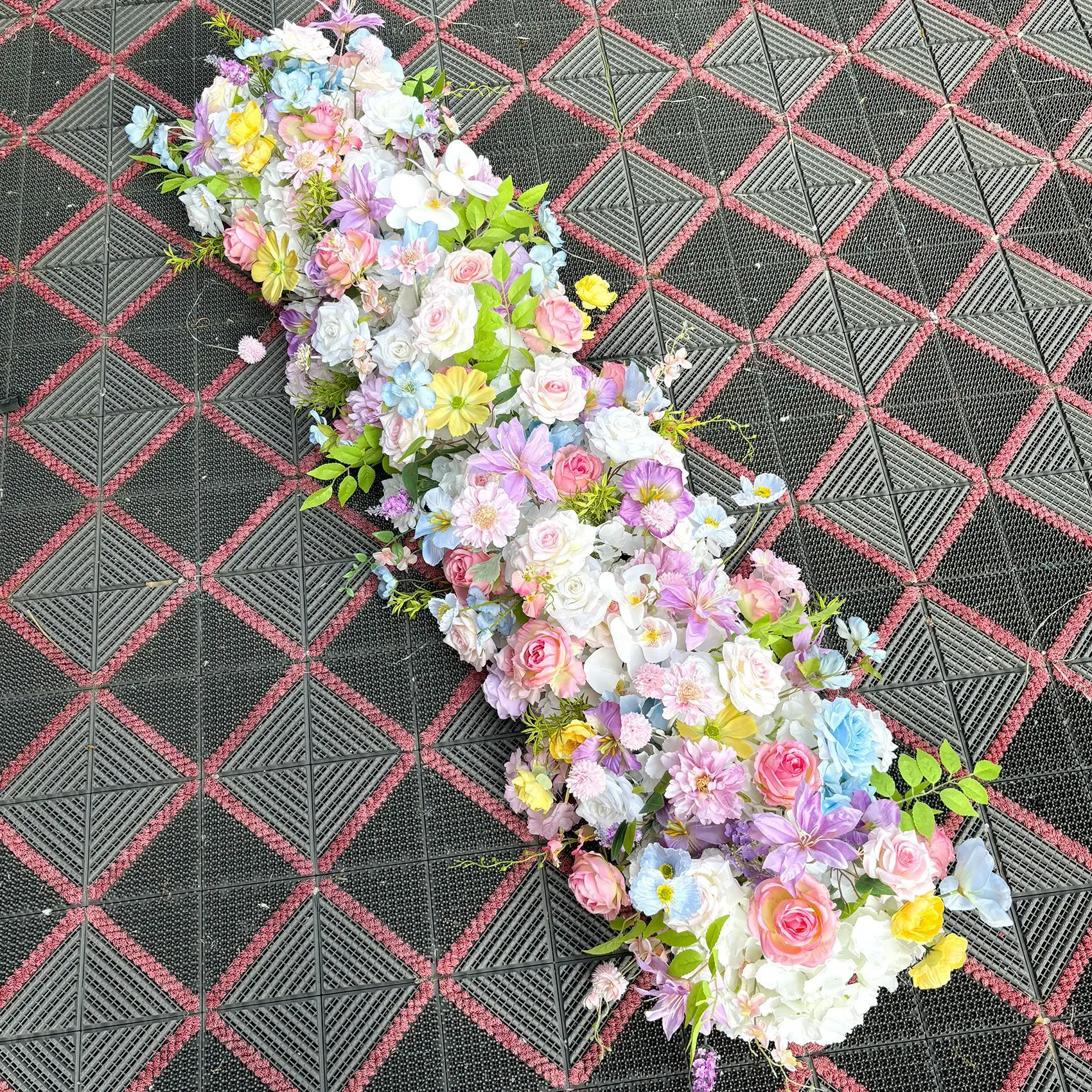 Künstlicher rosa-weißer Rosen-Tischläufer, florale Reihe, Hochzeitstisch-Mittelstück-Arrangement, Bankett-Hintergrund-Blumendekoration – Detail 10