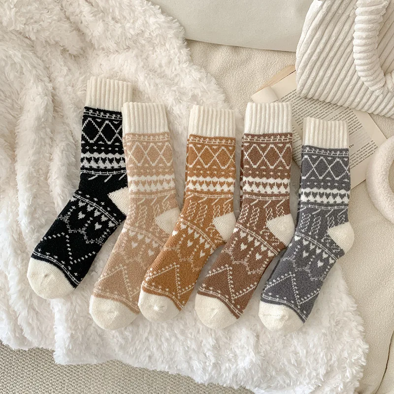 1/5 Pairs Women Winter Ethnic Diamond Mid‑Calf Socks Thick Warm Soft Cold‑Proof Comfortable Outdoor Casual Female Hosiery