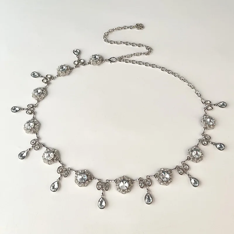 2025 Nuovo ciondolo con strass alla moda intarsio catena in vita in metallo individualità da donna abbinato con cintura accessoria per abito da donna