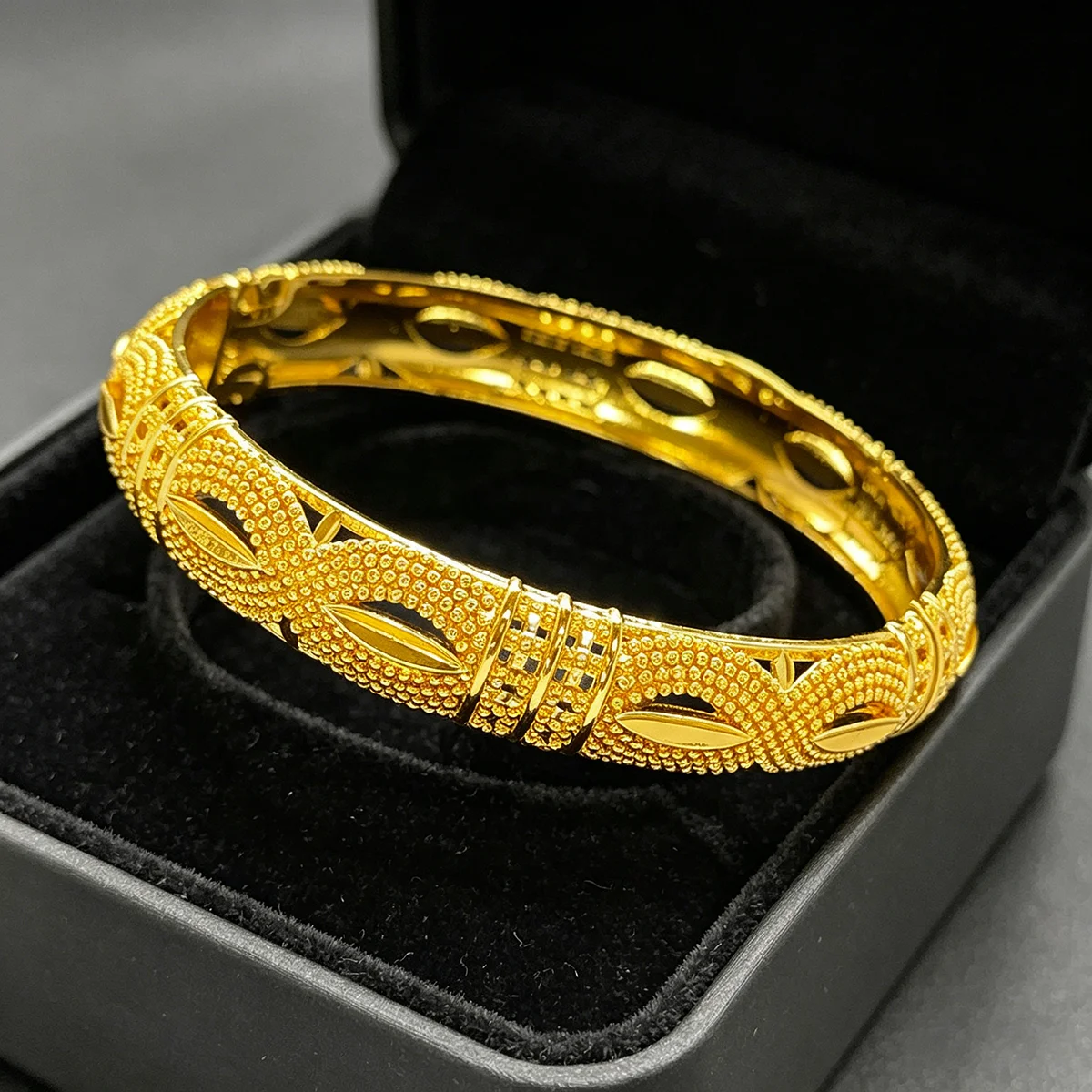 Dubai Charm Hard Bracelets Bangles For Women Gold Plated Indian African Ethiopian Arabic Hand Jewelry Wedding Gifts