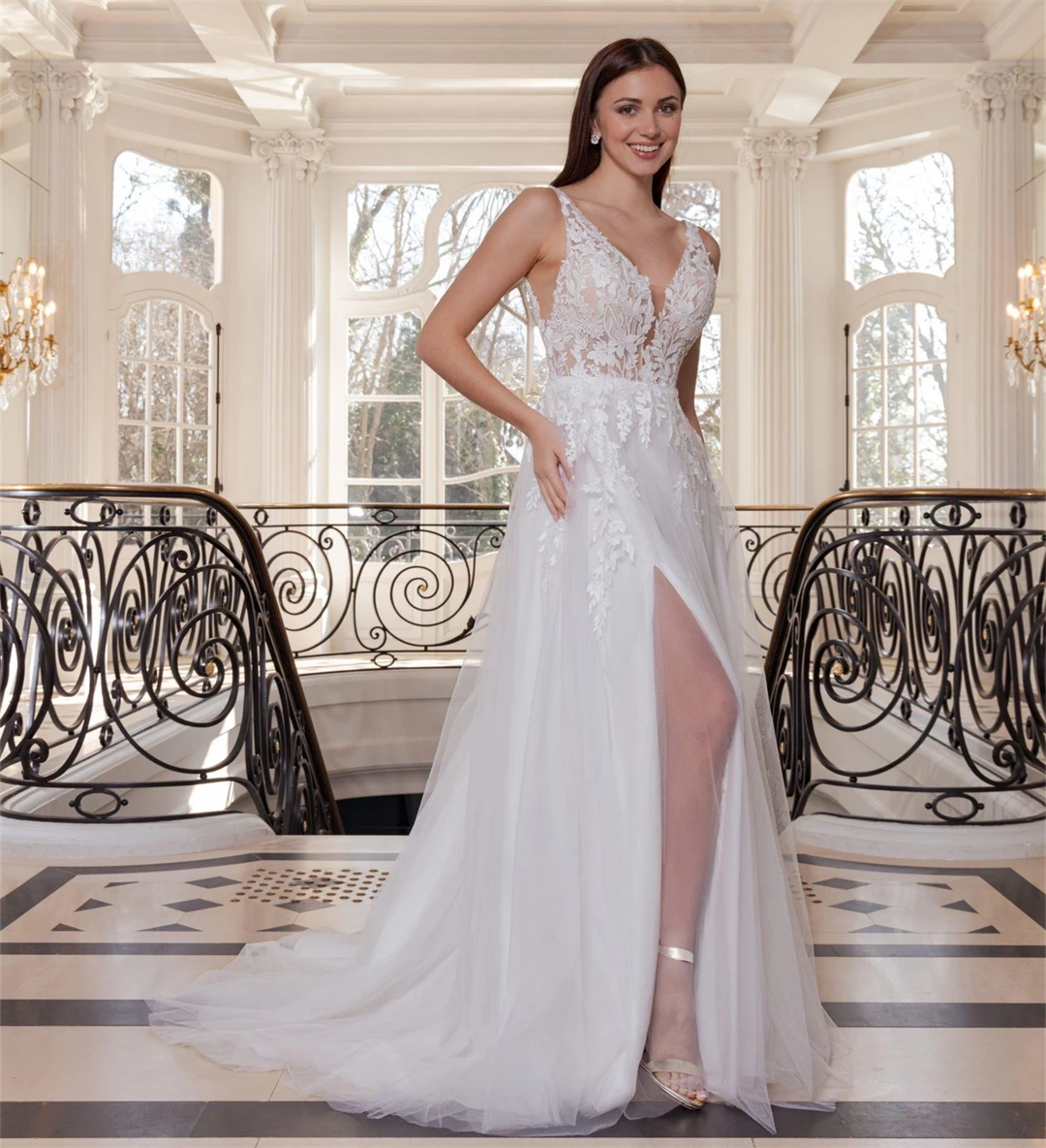 

Tulle V-neck Spaghetti Straps White Wedding Dresses Luxurious Backless High Slit A-line Appliques Customized Bridal Prom Dress