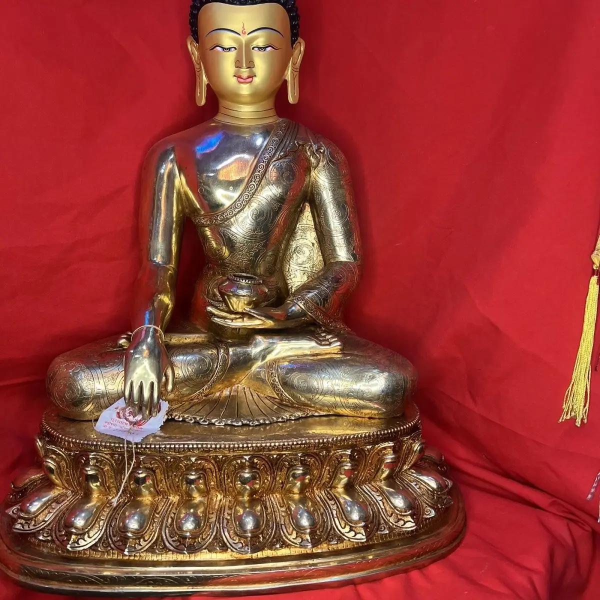 Tibetan Tantra gilt is dedicated to Nepalese handmade one-foot-five Buddha statue of Sakyamuni