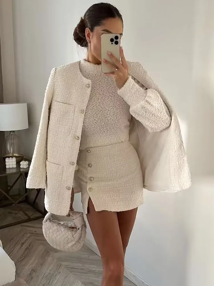 

Elegant Tweed Blazer Coat Women 2025 New Autumn Fashion Vintage Loose Suit Beige Casual Single-breasted Pocket O Neck Blazers