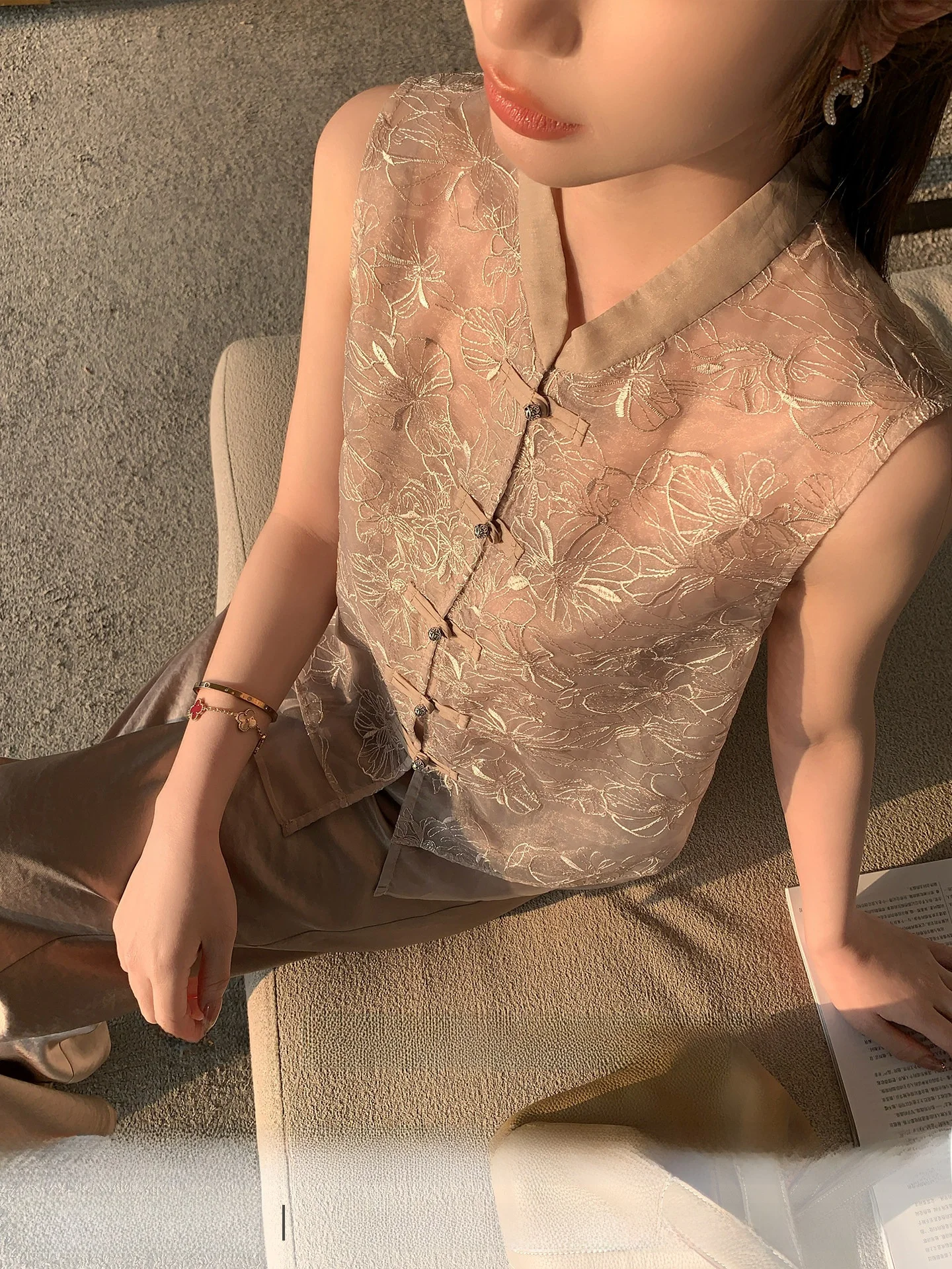 

New Oriental Design Women's Sleeveless Embroidered Vest Summer Fashionable Commute Style Regular Length Polyester