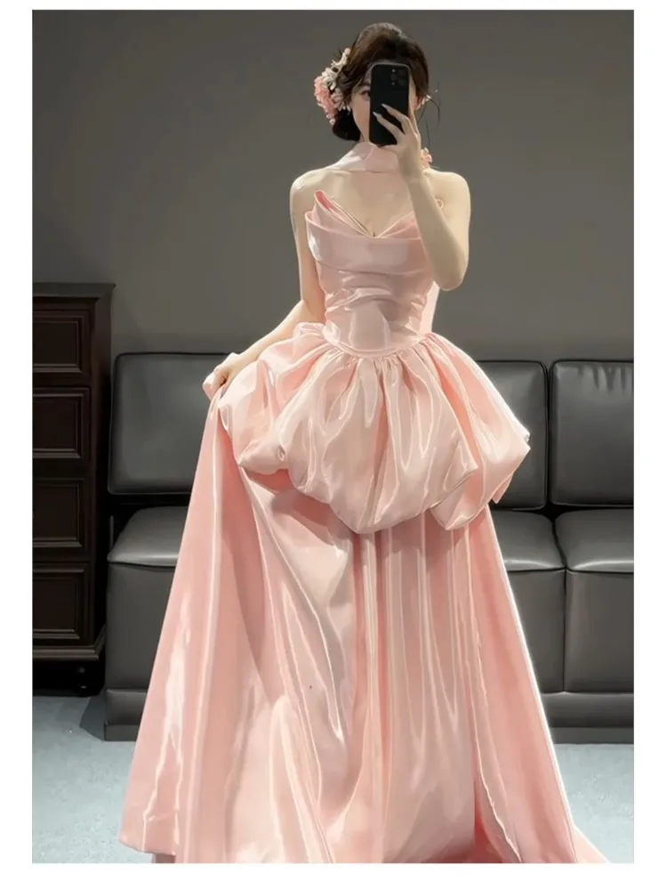 

A new pink dress for student day coming-of-age ceremony and art examination