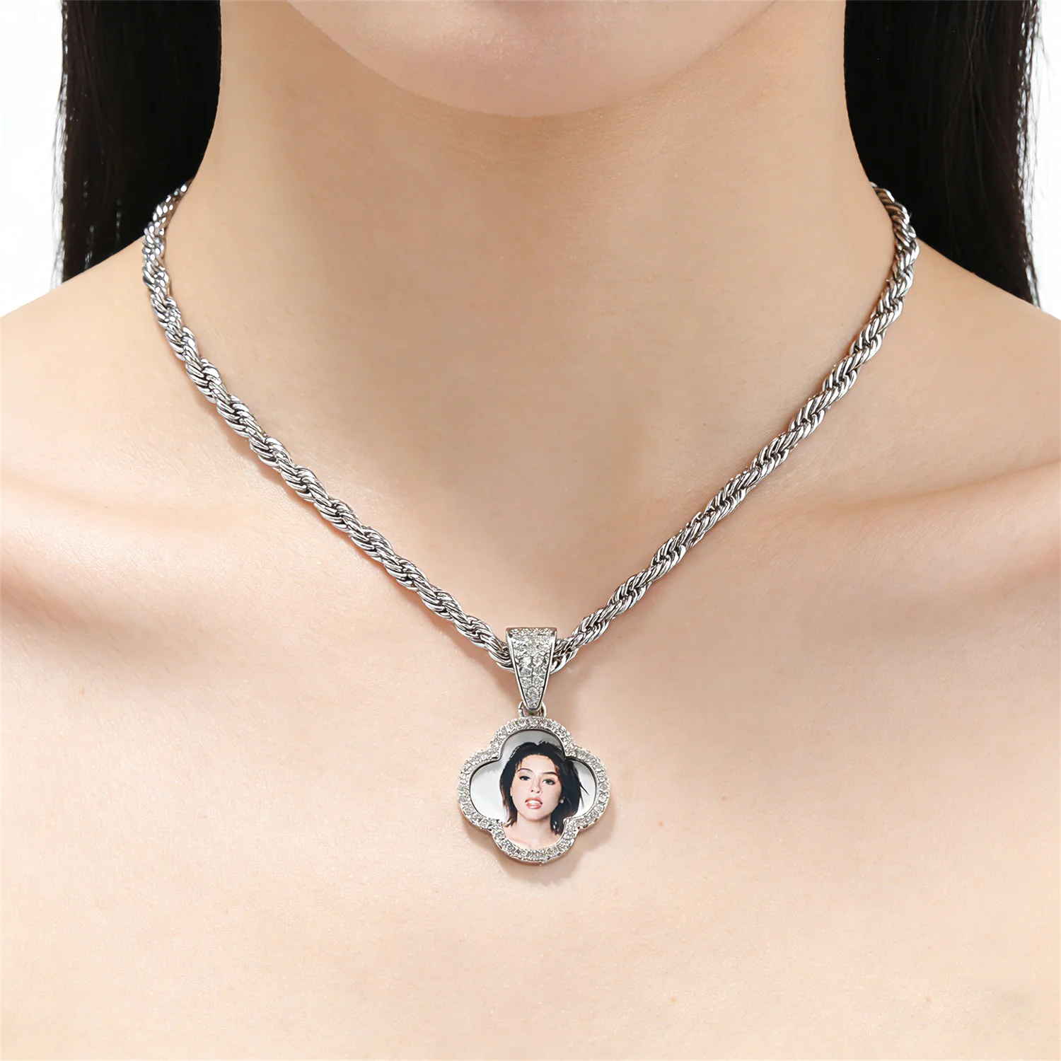 THE BLING KING Custom Clover Shape Photo Pendant Engrave Name Fashion Lucky Memory Jewelry For Couple Valentine's Day Gift