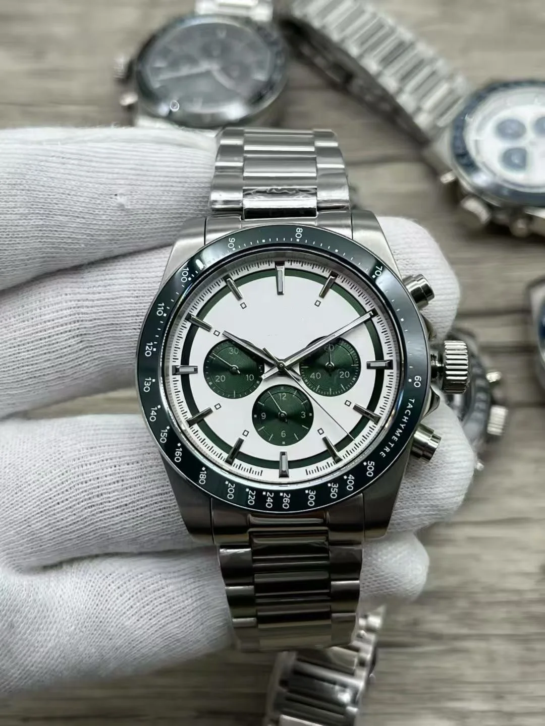 

A refined, fashionable and highly beloved mechanical wristwatch, meticulously crafted from stainless steel, of superior quality.