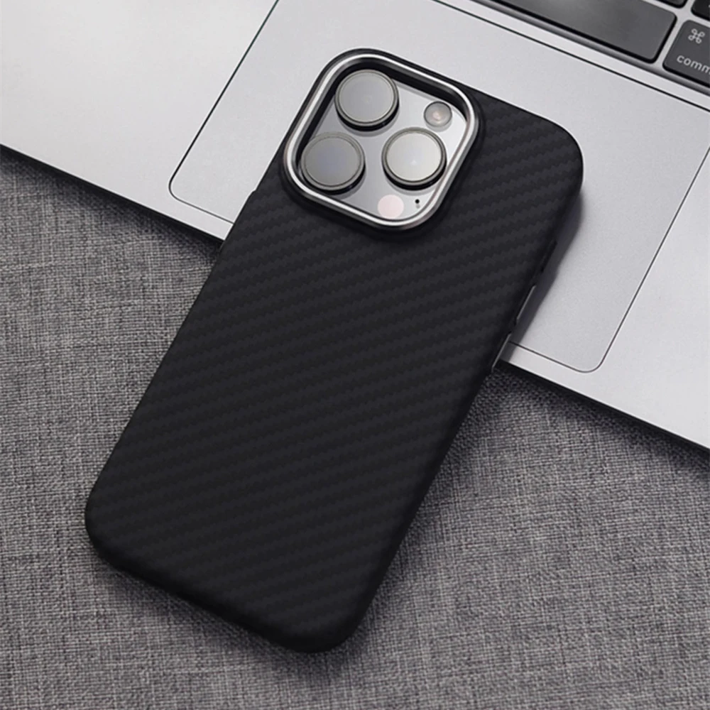 Hartes PC-Magnetgehäuse mit Kohlefasermuster für iPhone 17 16 Pro Max 15 14 13 für MagSafe Wireless Charging Alloy Lens Back Cover