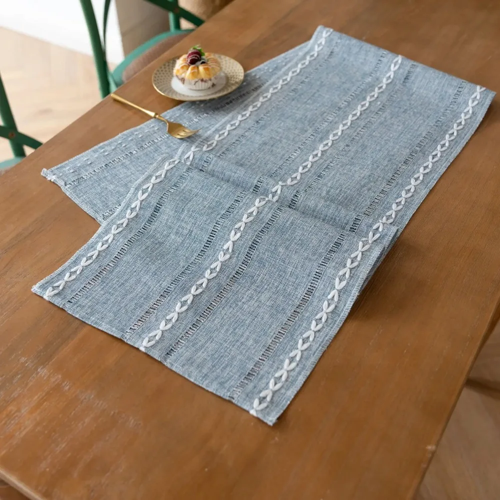 

Embroidered Rustic Banquet Table Runner Long Non-slip Dining Table Cover Dust-proof Hollow Design Party Table Linen Tea Table