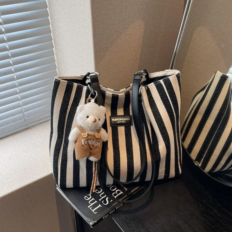 

Unique Underarm Handbag Pleated Texture Maillard Tone Minimalist Style Crossbody Bag Ladies