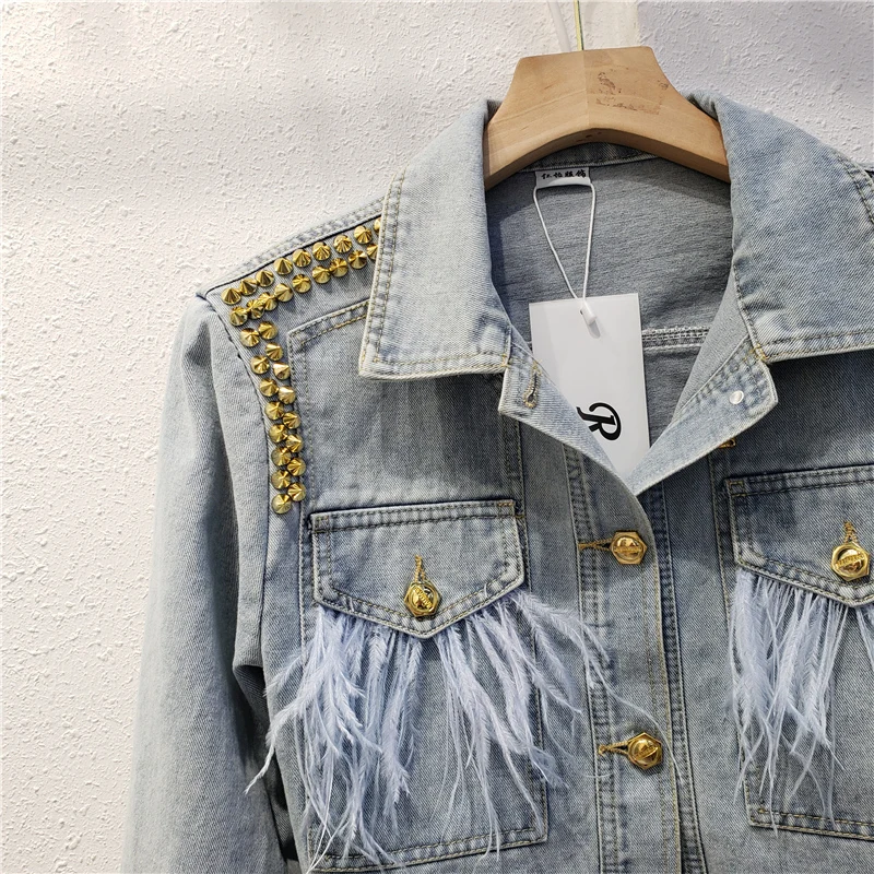 Imagem -03 - Jaqueta Jeans Curta com Rebardos Desfiados Bainha e Lapela Streetwear com Rebites Frisados e Decoração de Penas Manga Comprida Azul Claro Outono