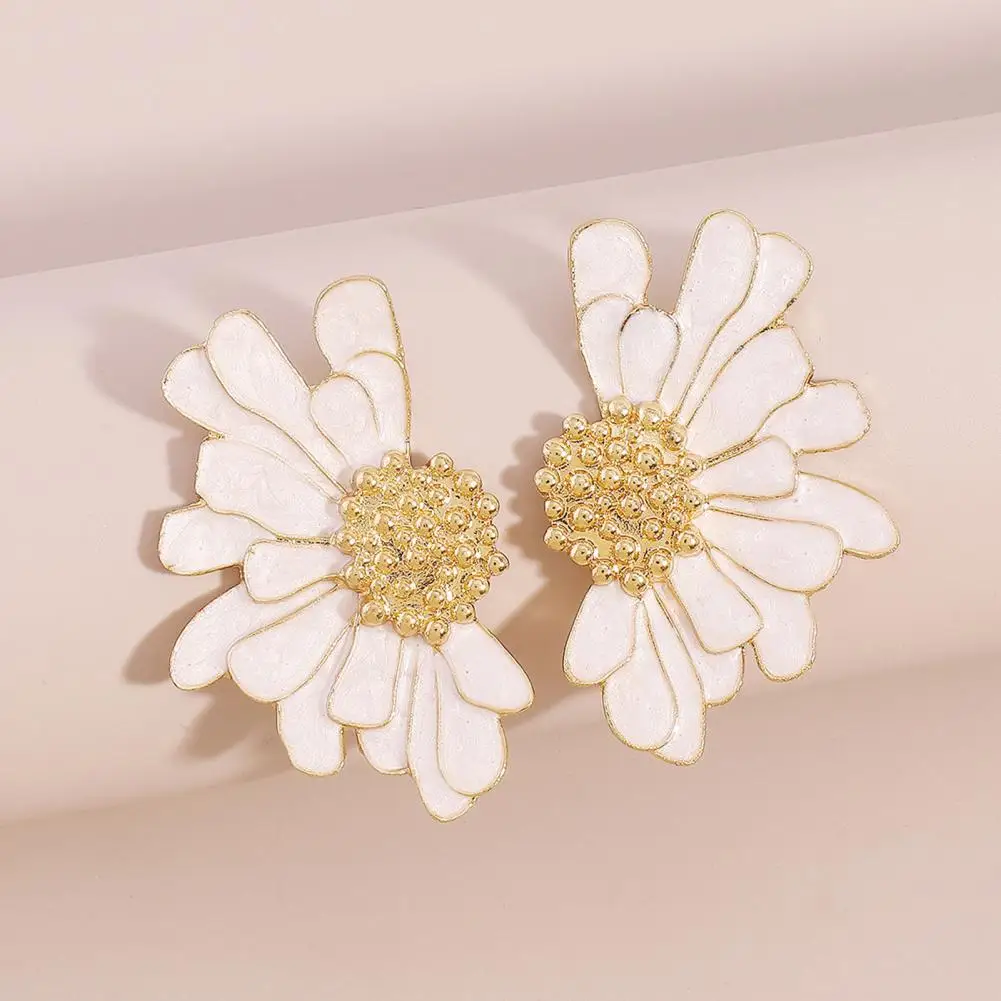 1 Pair Chic Large Flower Ear Studs Ladies Earrings Golden Stamens Ingemark Boho Big Flower Stud Earrings Fashion Jewelry