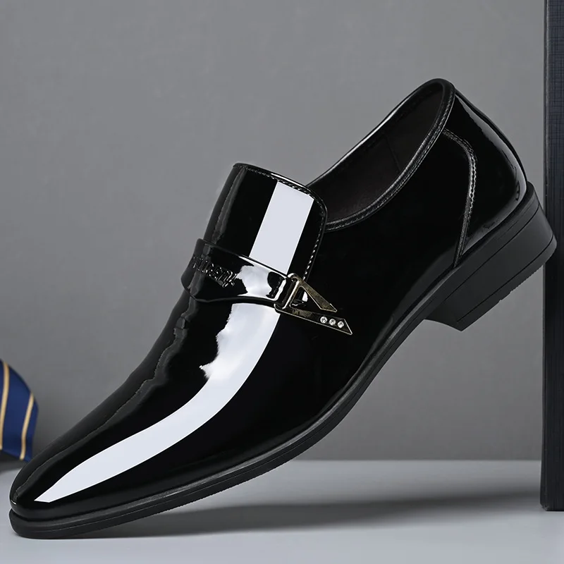 Trend New Men's White Black Pointed Mirror Patent Leather Casual Oxfords Shoes Wedding Dress Homecoming Footwear Zapatos Hombre