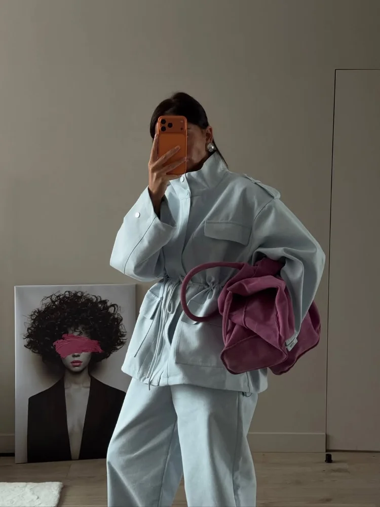 Chaqueta Parka Azul Claro para Mujer con Cintura Ajustable, Cuello Alto, Cierre de Botones, Bolsillos con Solapa, Manga Larga, Abrigo Casual para Dama 2026
