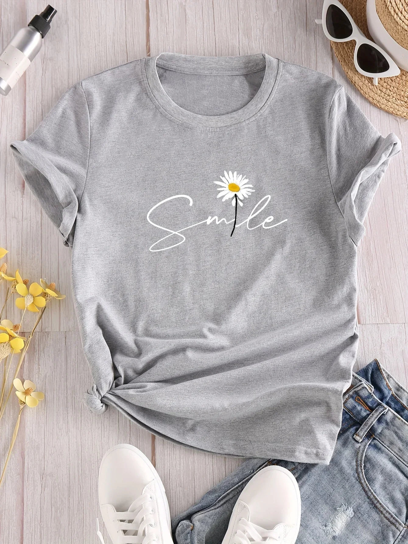 

Daisy Flower & Letter Print Crew Neck T-Shirt Casual Short Sleeve T-Shirt for Summer Women's Clothing Comfortable Creative Tops