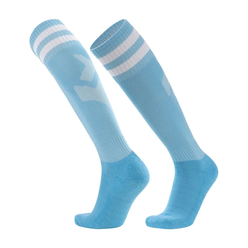 جوارب كرة قدم مضادة للانزلاق طويلة ​ ​ جوارب رياضية عالية للركبة قابلة للتنفس ​ ​   مقاومة للاهتراء ​ ​ نسيج ماص للرطوبة ​ ​   جوارب كرة القدم