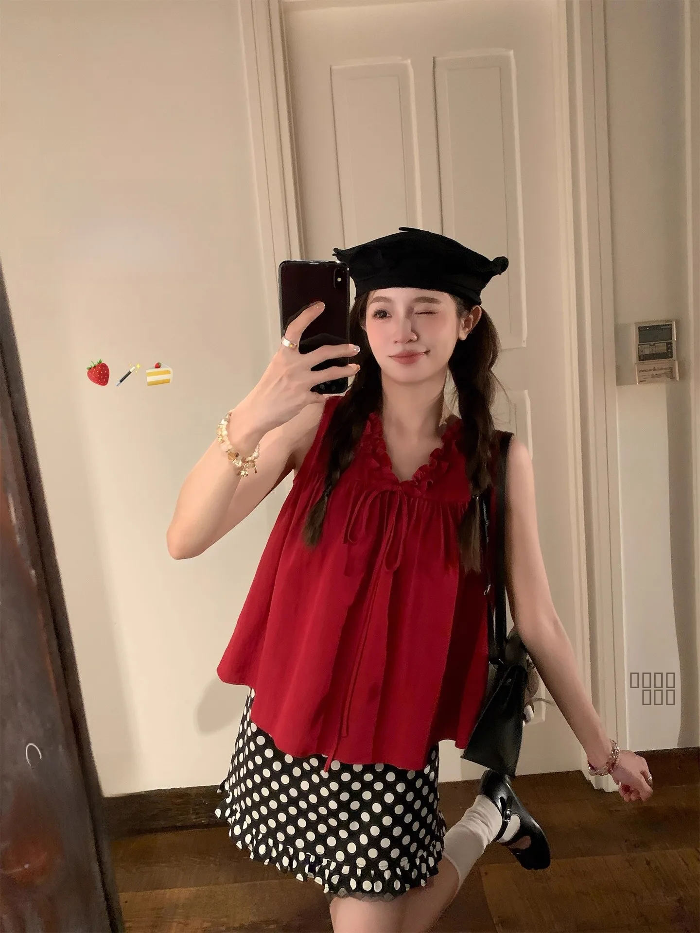 

Женский летний комплект из двух предметов: топ-жилет с V-образным вырезом из чистого хлопка и плиссированная юбка. Два цвета. Свободный крой, повседневный стиль.