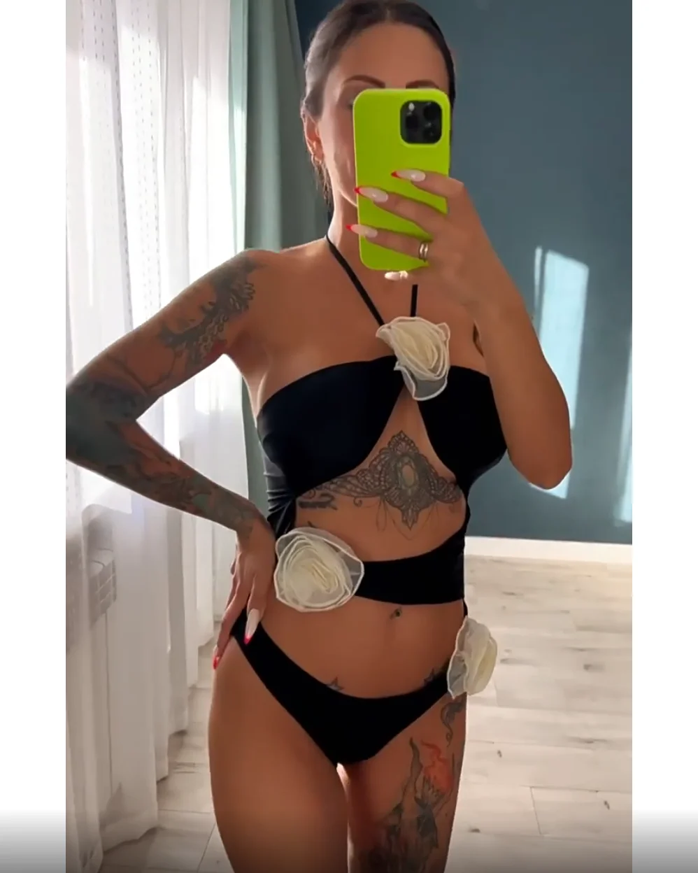halter-fora-do-ombro-maio-de-uma-peca-para-as-mulheres-2024-novo-3d-flor-tubo-banho-feminino-azul-preto-branco-monokini