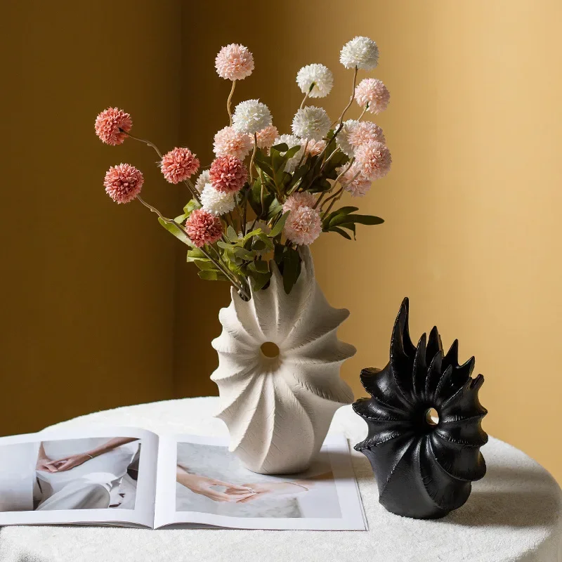 Ceramic Conch Vase for Pampas Grass Dried Flower Container Decorative Centerpiece Tabletop Home Living Room Nordic Decor