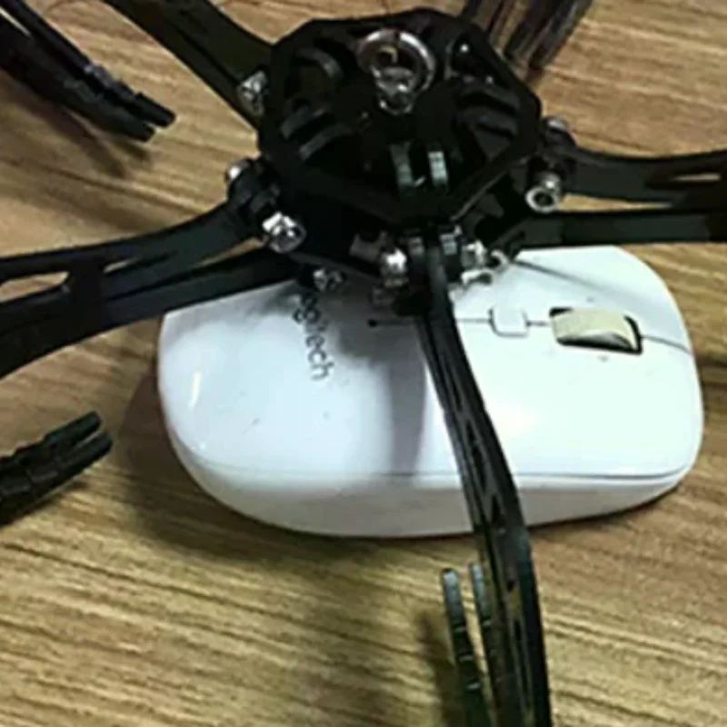 구조 드론 로봇 그랩핑 훅; 쿼드콥터 추출 클로 로봇 암.