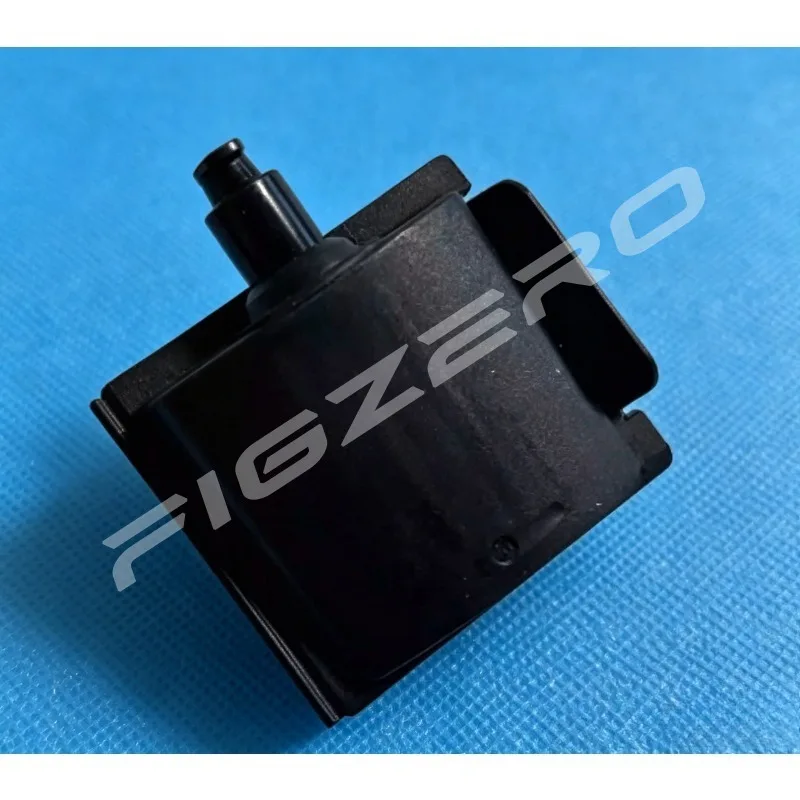 Fuel Tank Cap Motor Hook Lock for Mercedes Benz A180L C260L CLA200 GLA GLB GLE GLS OEM 0008206112 Car Accessories China Genuine