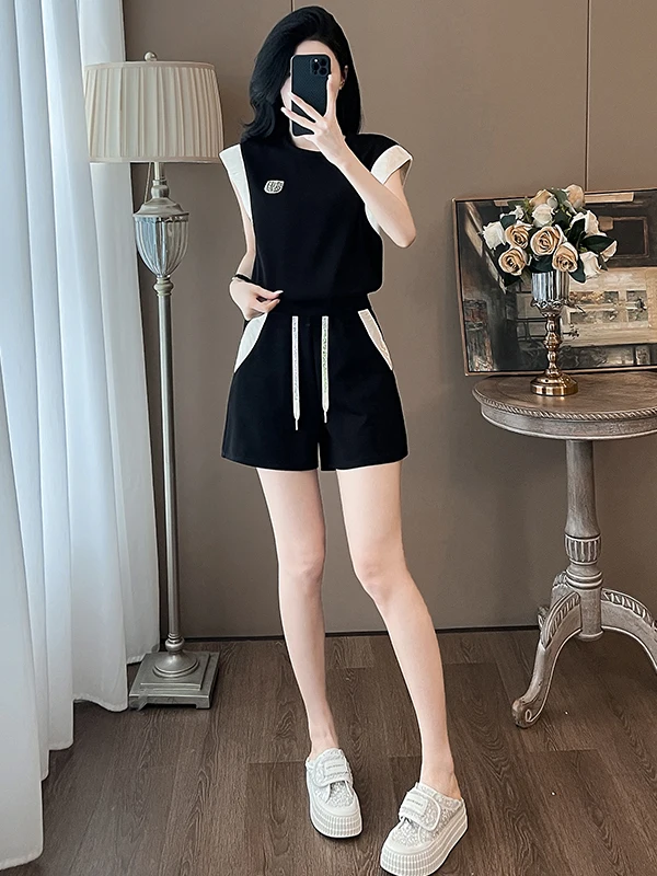 

Elegant Casual Sportswear Set Women's Summer 2026 New Black round Neck Sleeveless Top Shorts Two Piece Set Fashionable Sporty