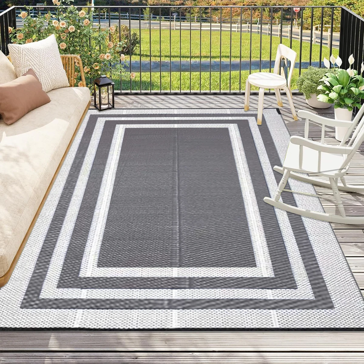 Doppelseitige Outdoor Wasserdichte Wendbare Matten Kunststoff-Stroh Terrassenteppiche Doppelschichtige Gewebte Teppiche PP-Material Familien-Picknickmatte