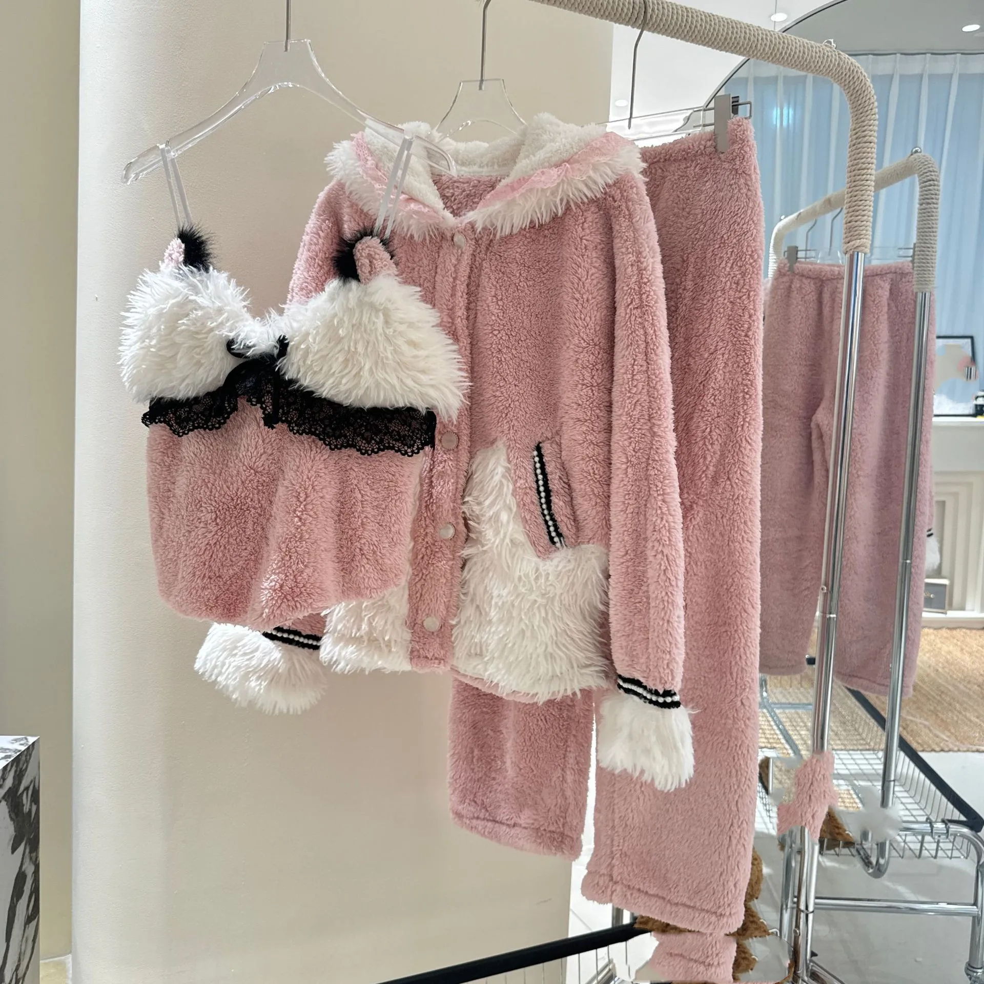 بيجامات نسائية من الفلانيل مكونة من ثلاث قطع للخريف والشتاء على الطراز الفرنسي الحلو ملابس منزلية من الدانتيل بدلة بيجامات ملابس غير رسمية