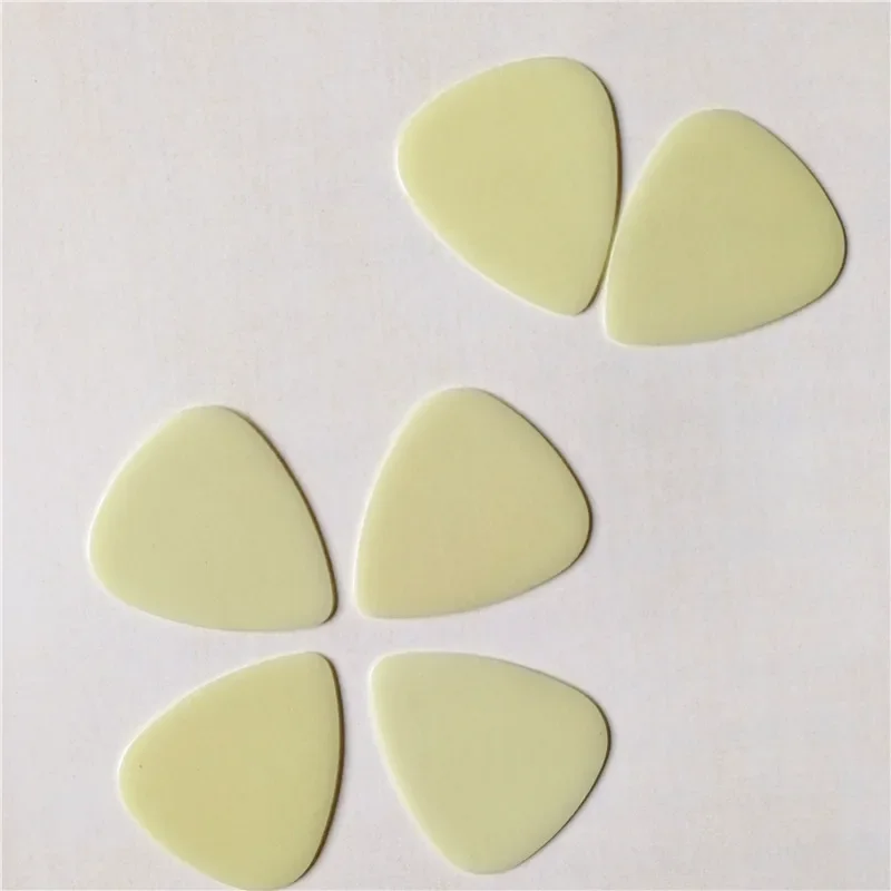 100 قطعة ليلة مشرقة في الظلام يختار الغيتار مضيئة الغيتار Plectrum الوسيط اختيار الغيتار فارغة #6