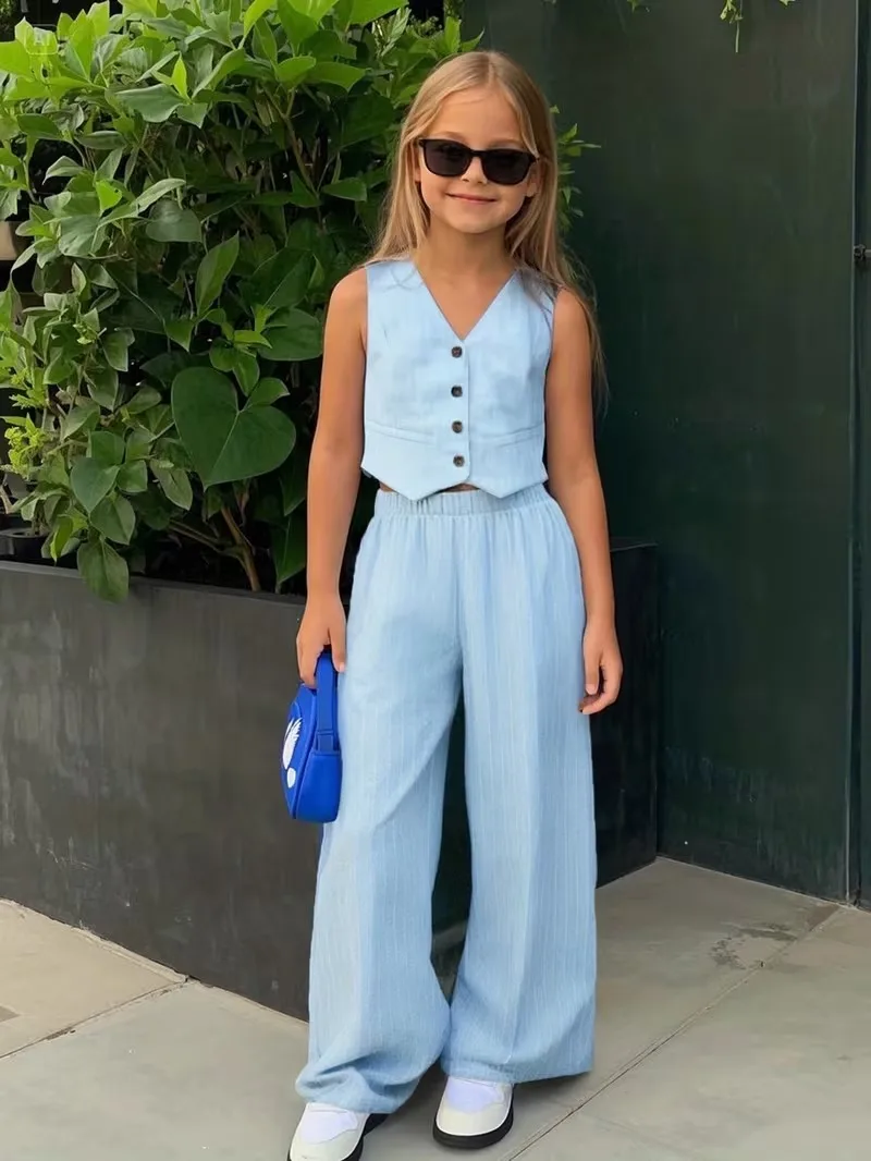 2-teiliges hellblaues Outfit für Mädchen, Weste mit V-Ausschnitt und Knöpfen, Oberteil und Hose mit hoher Taille und weitem Bein, lässiges Urlaubsset für Kinder – Detail 1